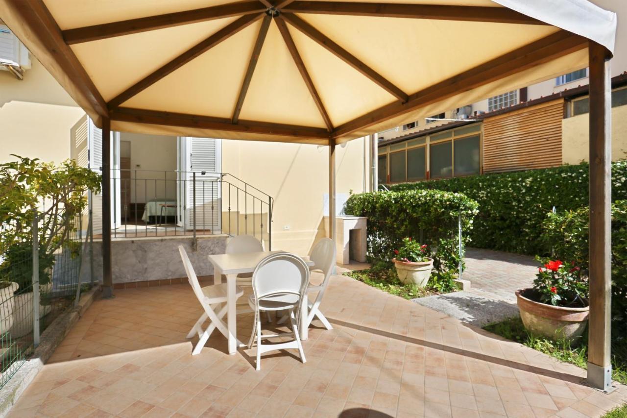 Hotel Daisy Marina di Massa Exterior foto
