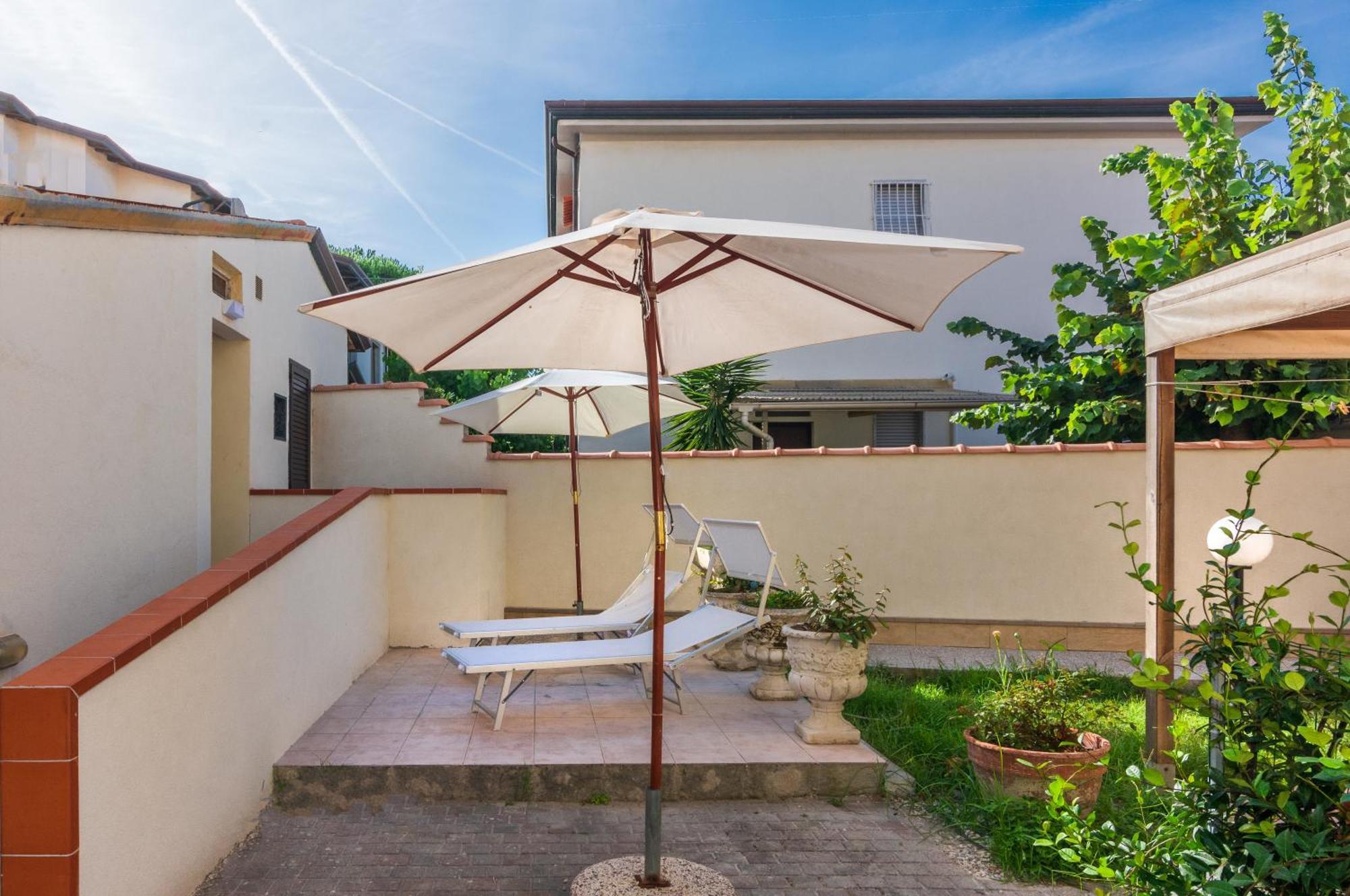Hotel Daisy Marina di Massa Exterior foto