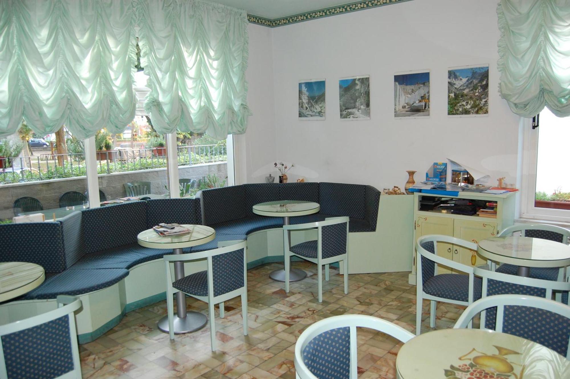 Hotel Daisy Marina di Massa Exterior foto